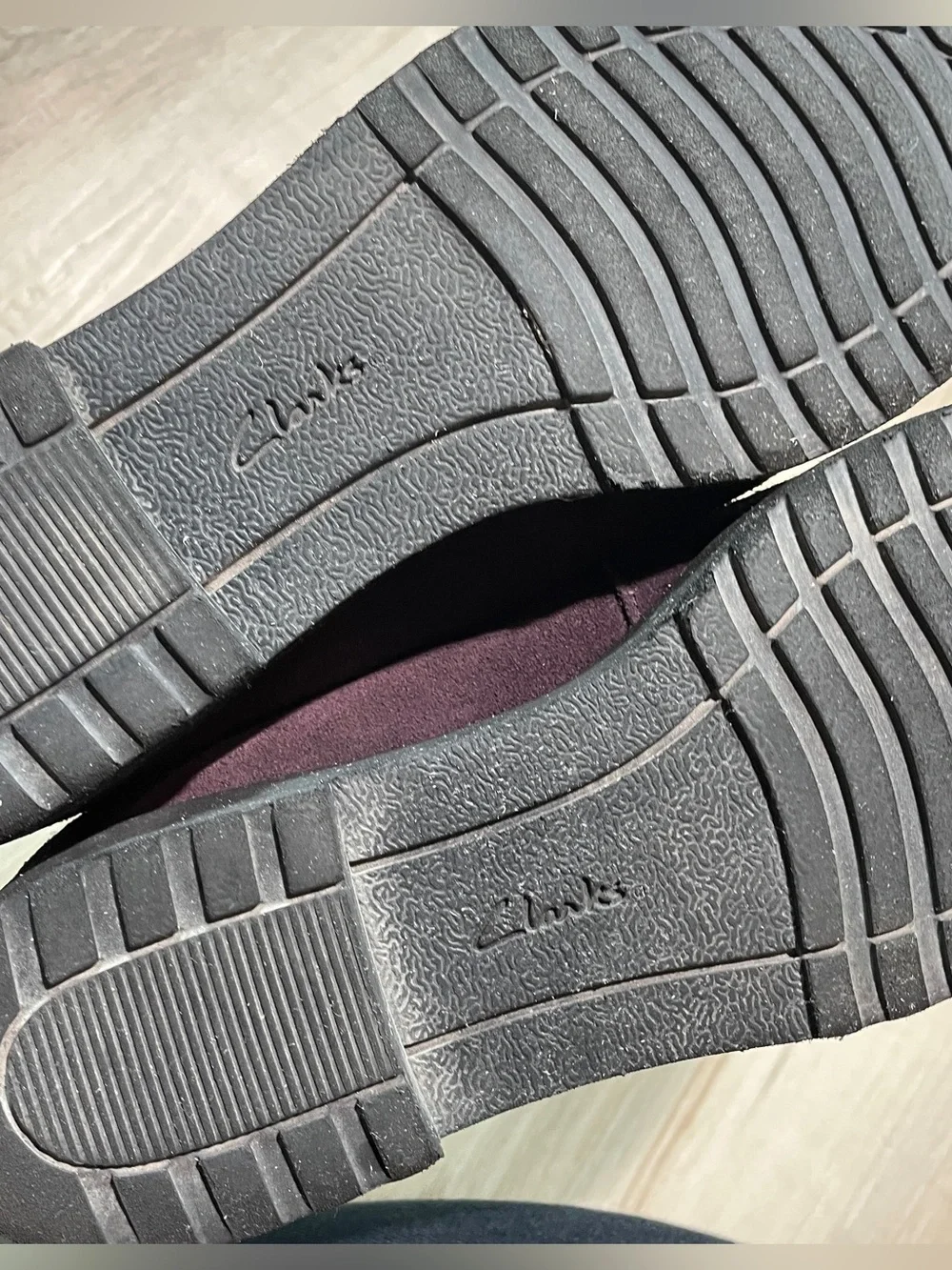 Clark’s comfort casual purple Suede Penny Loafers in Dark Plum women’s size: 7.5
